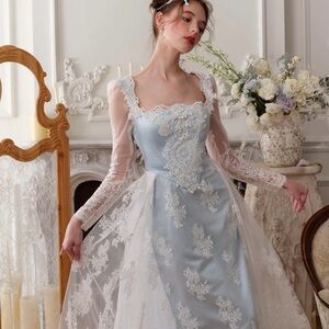 Chic Long Sleeve Lace Dress in Blue and White